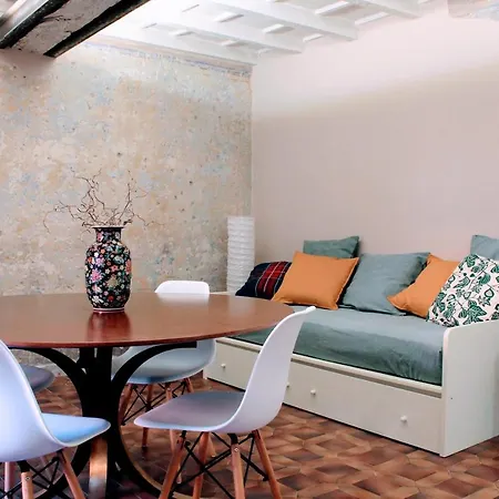 Lx Art House - Center *
